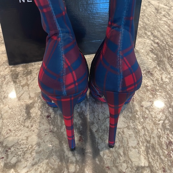 EUC worn once plaid booties sz 7 ❤️💙 by NY&C - Picture 4 of 5